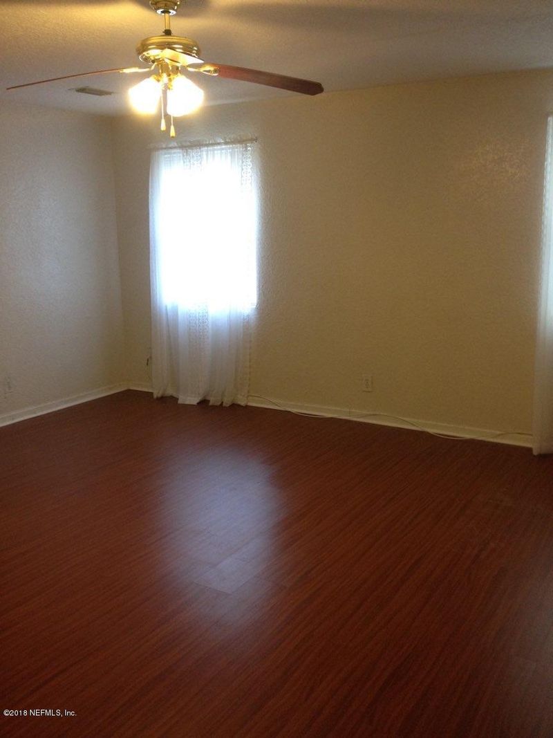 5622 Poitier Dr, Jacksonville, FL 32209