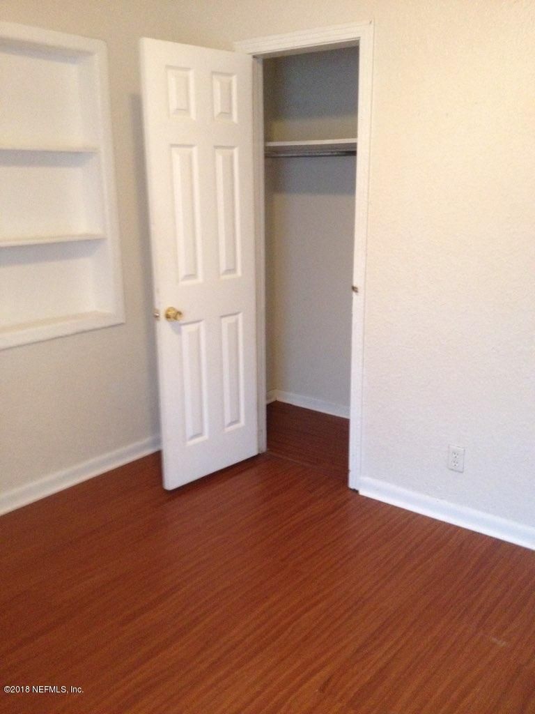 5622 Poitier Dr, Jacksonville, FL 32209