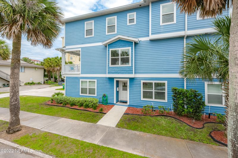 563 2nd St S, Jacksonville Beach, FL 32250