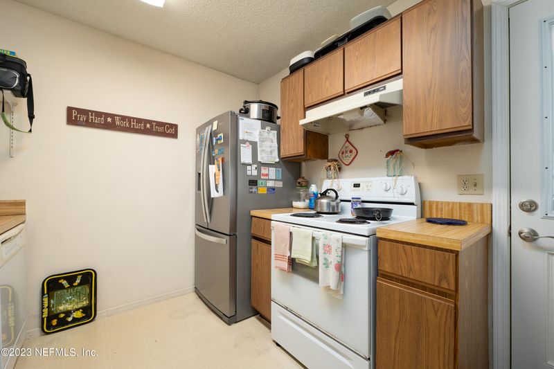 563 6th Ave S, Jacksonville Beach, FL 32250