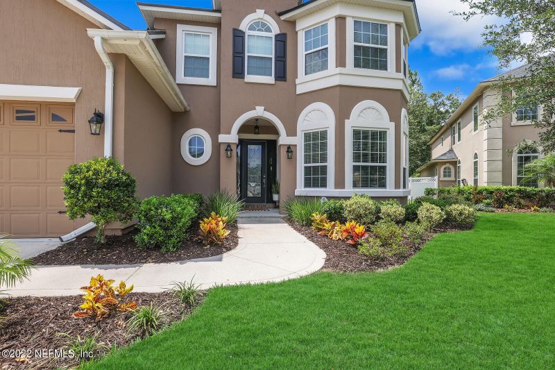 563 E Kings College Dr, St Johns, FL 32259