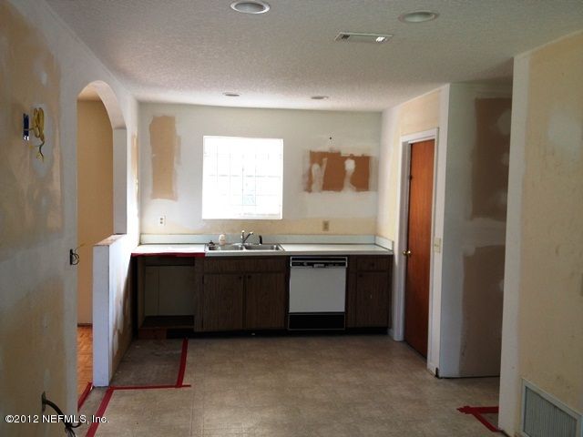 5633 Hickson Rd, Jacksonville, FL 32207