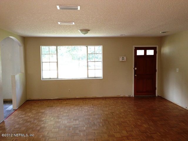 5633 Hickson Rd, Jacksonville, FL 32207