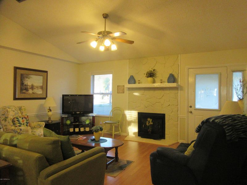 564 SE 5th Ave, Melrose, FL 32666