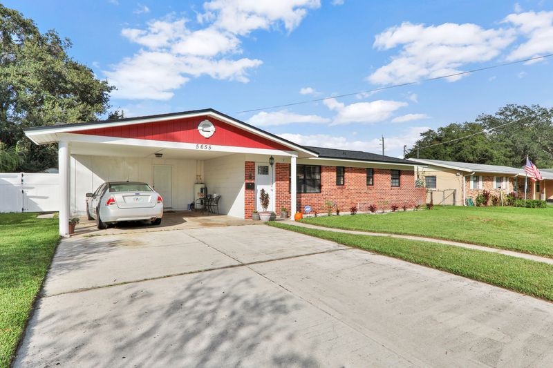 5655 Fargo Dr N, Jacksonville, FL 32207