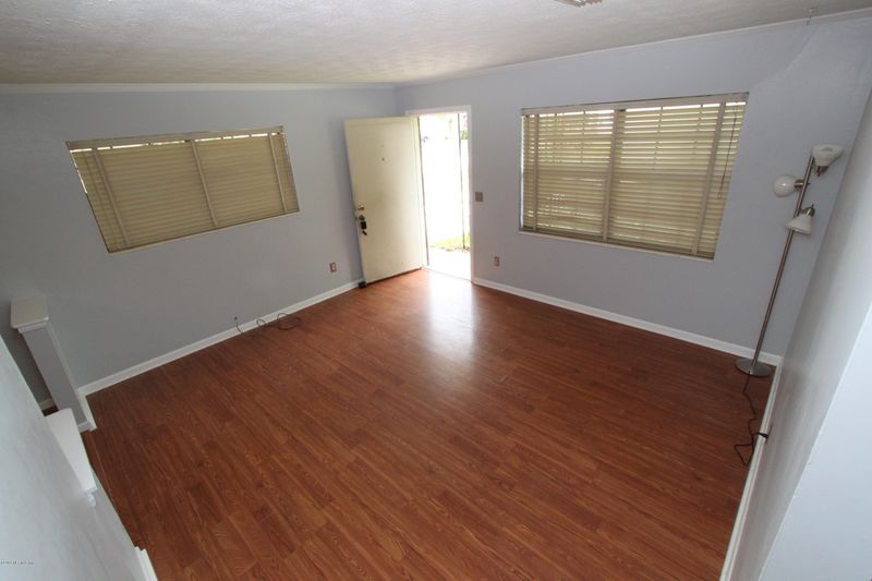 5657 Sabena Rd, Jacksonville, FL 32207