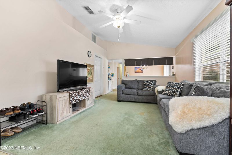 5725 Ellis Trace Dr, Jacksonville, FL 32205