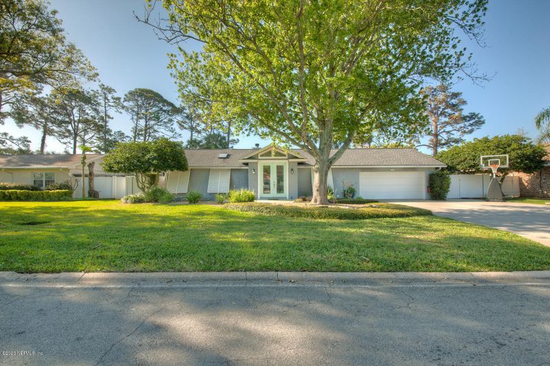 573 Magnolia St, Neptune Beach, FL 32266