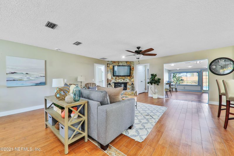 573 Rockingham Rd, Orange Park, FL 32073