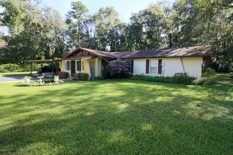 573 SE 4th Ave, Melrose, FL 32666