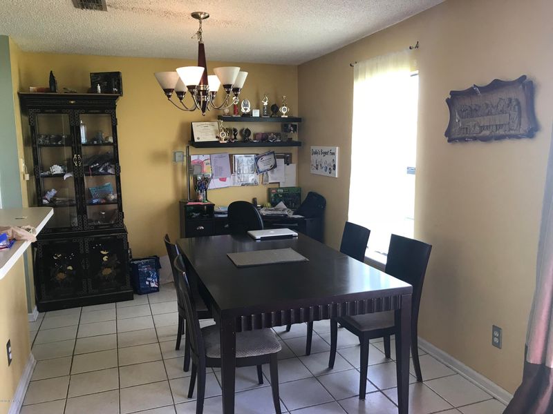 574 Celebrity Ct, Jacksonville, FL 32225