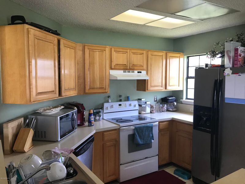 574 Celebrity Ct, Jacksonville, FL 32225