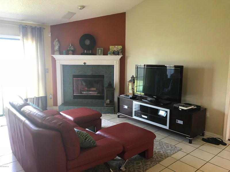 574 Celebrity Ct, Jacksonville, FL 32225