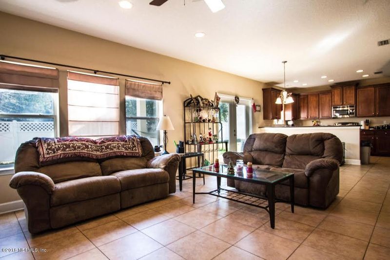 575 Candlebark Dr, Jacksonville, FL 32225