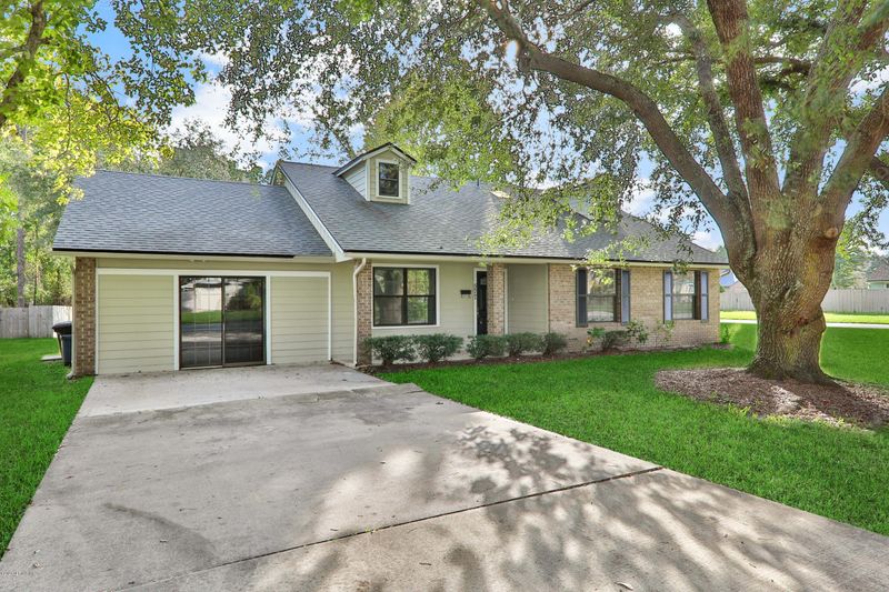 577 Robert Livingston St, Orange Park, FL 32073