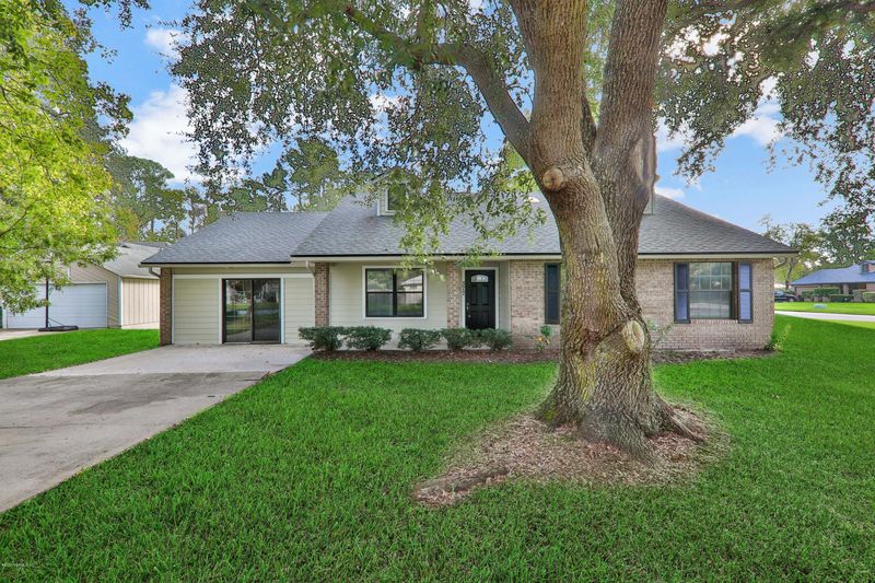 577 Robert Livingston St, Orange Park, FL 32073