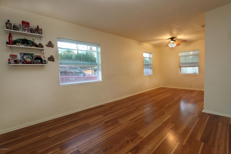 578 Sapelo Rd, Jacksonville, FL 32216