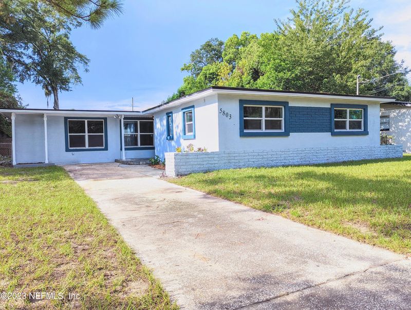 5803 Perch Dr N, Jacksonville, FL 32277