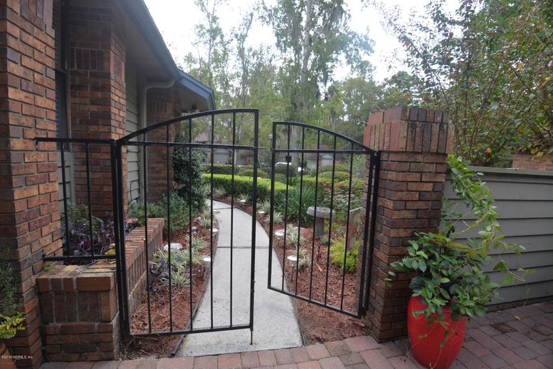 581 Willow Oak Ln, Orange Park, FL 32073