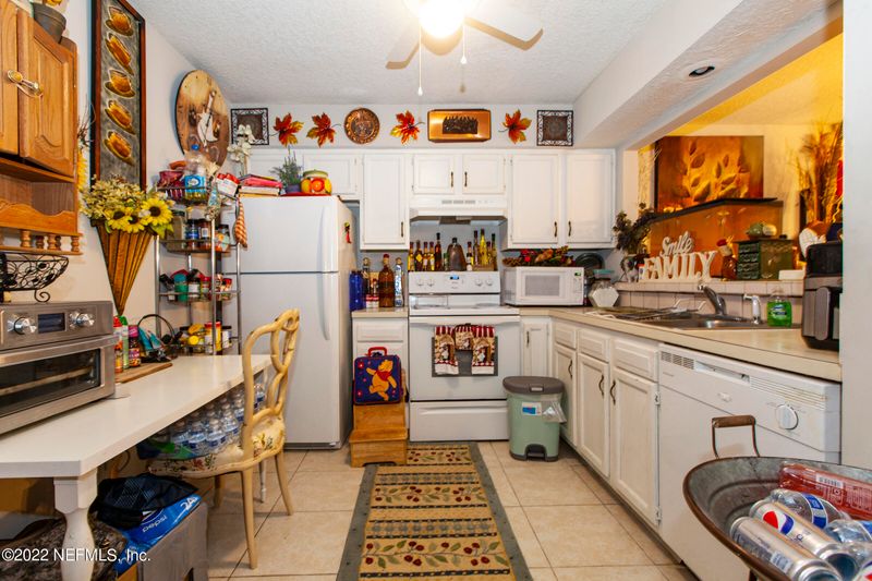 5813 Liska Dr, Jacksonville, FL 32244