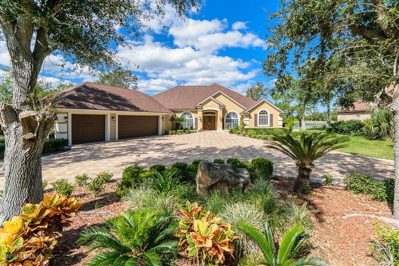 582 Queens Harbor Blvd, Jacksonville, FL 32225