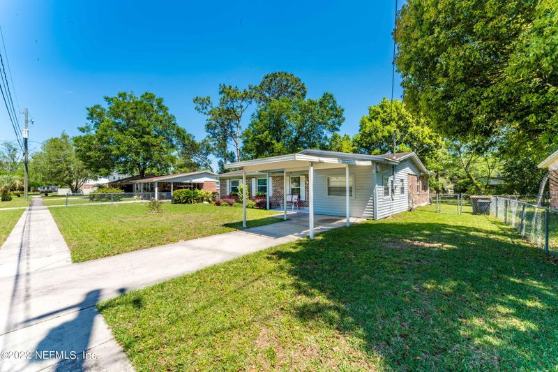 5839 Wending Dr, Jacksonville, FL 32244
