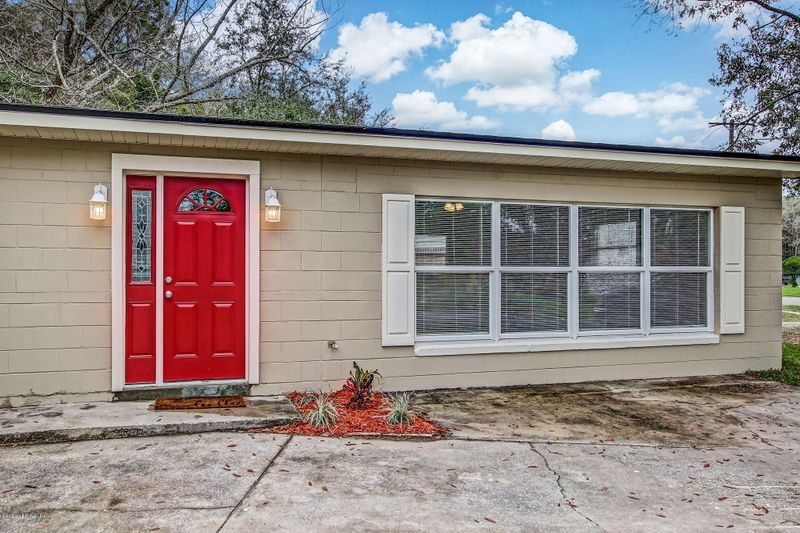 5847 Kinlock Dr W, Jacksonville, FL 32219