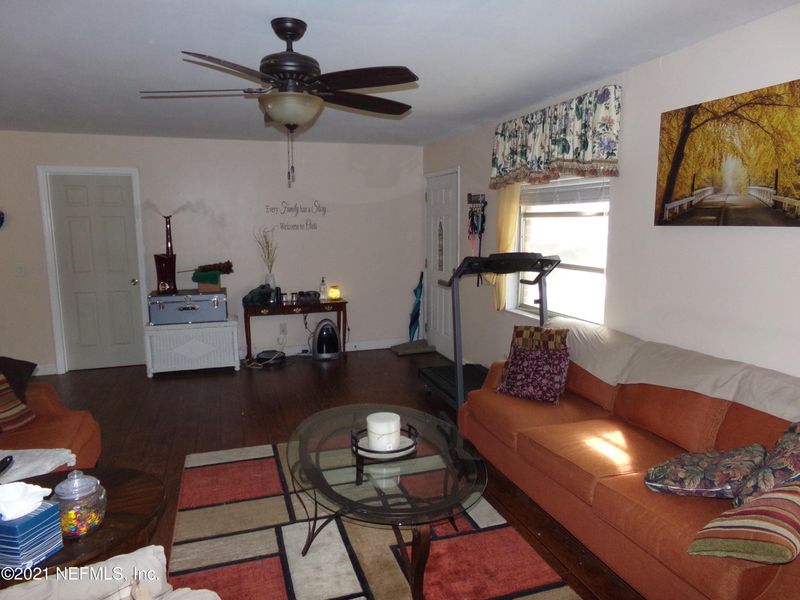 5849 Wending Dr, Jacksonville, FL 32244