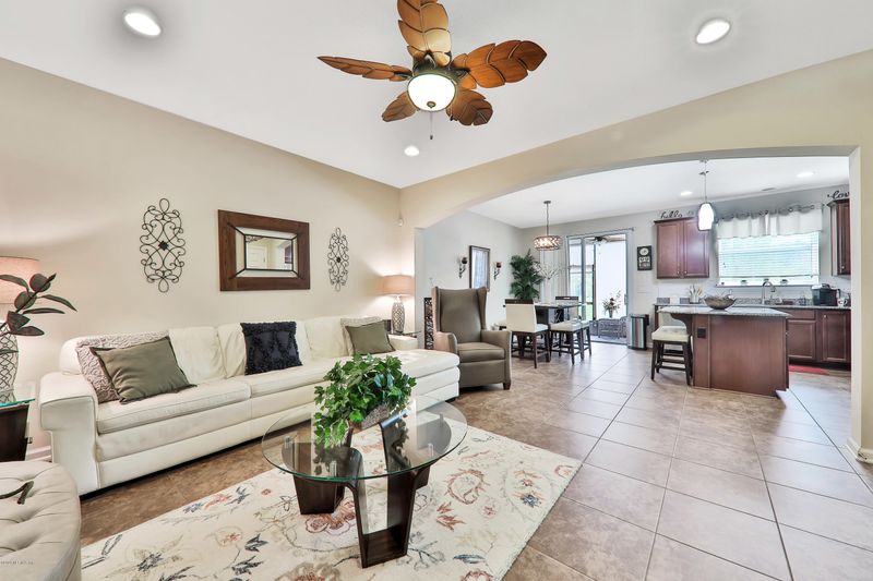 585 Richmond Dr, St Johns, FL 32259