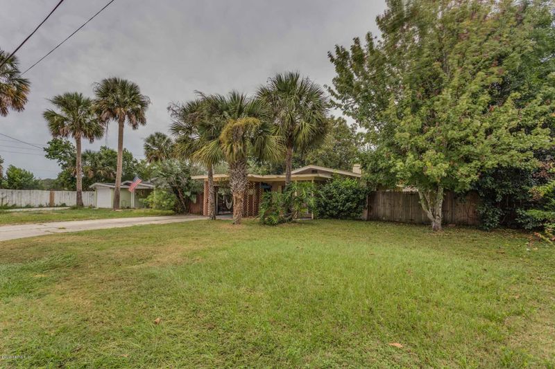 586 Hopkins St, Neptune Beach, FL 32266