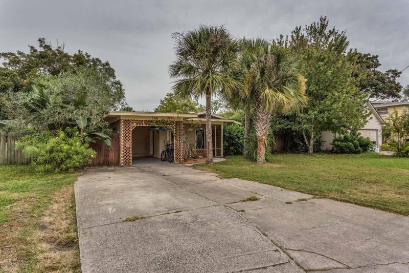 586 Hopkins St, Neptune Beach, FL 32266