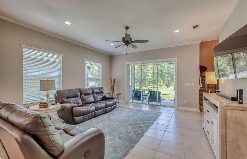 587 Cloisterbane Dr, St Johns, FL 32259