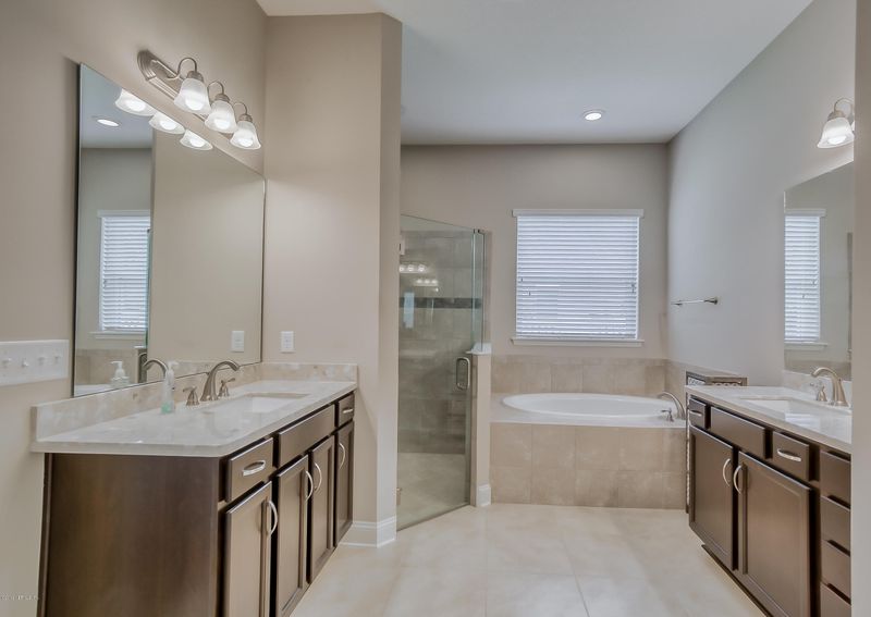 587 Cloisterbane Dr, St Johns, FL 32259
