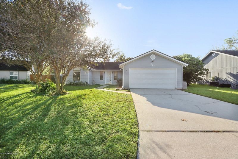 587 Radnor Ln, Jacksonville, FL 32221
