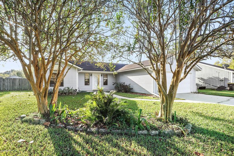 587 Radnor Ln, Jacksonville, FL 32221