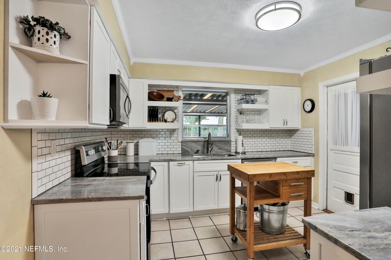 5870 Jimtom Dr, Jacksonville, FL 32277