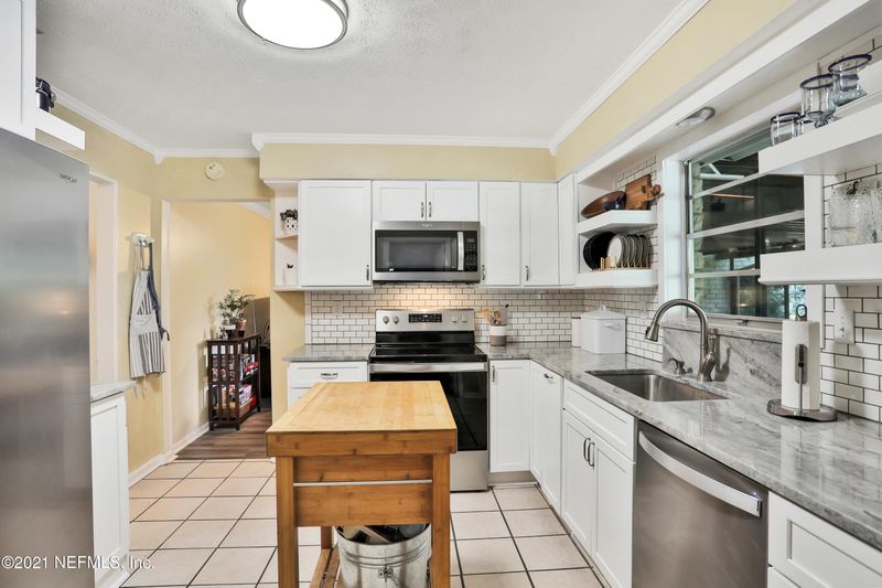 5870 Jimtom Dr, Jacksonville, FL 32277