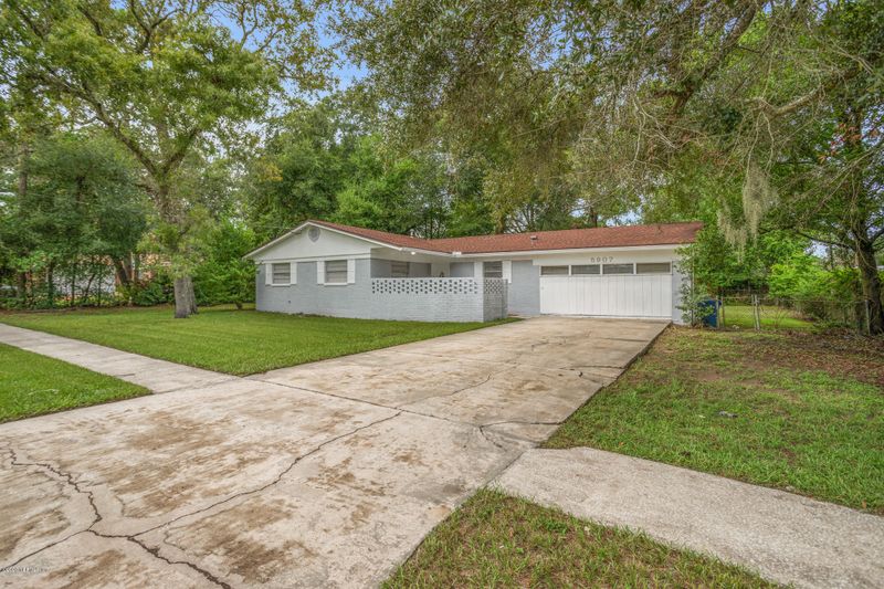 5907 Jimtom Dr, Jacksonville, FL 32277