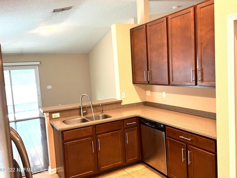 5916 Royalty Rd, Jacksonville, FL 32254