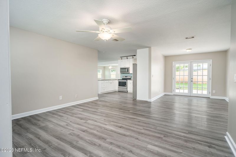 592 Cruiser Ln, Atlantic Beach, FL 32233