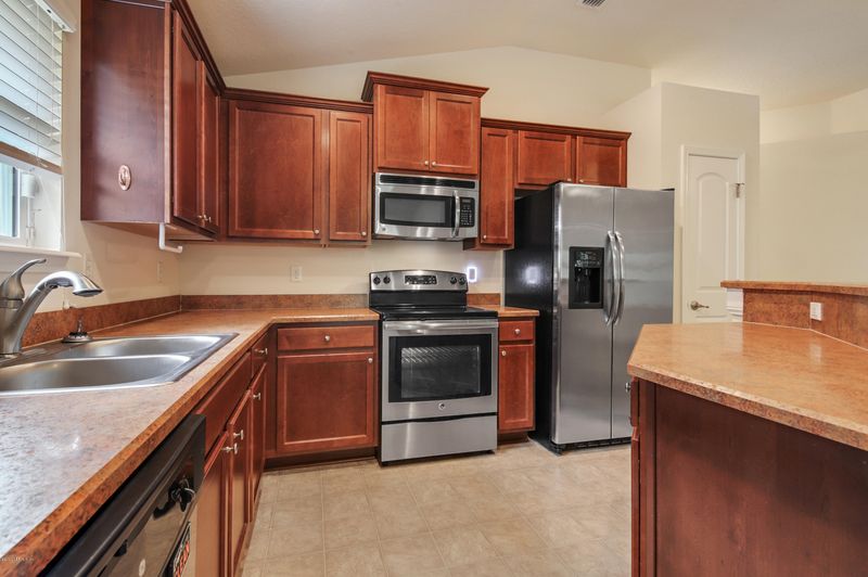 5926 Round Table Rd, Jacksonville, FL 32254
