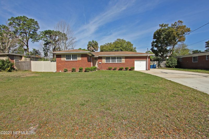 5937 Regiment Dr, Jacksonville, FL 32277