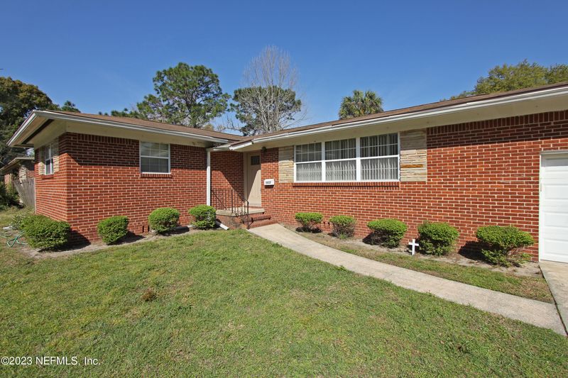 5937 Regiment Dr, Jacksonville, FL 32277