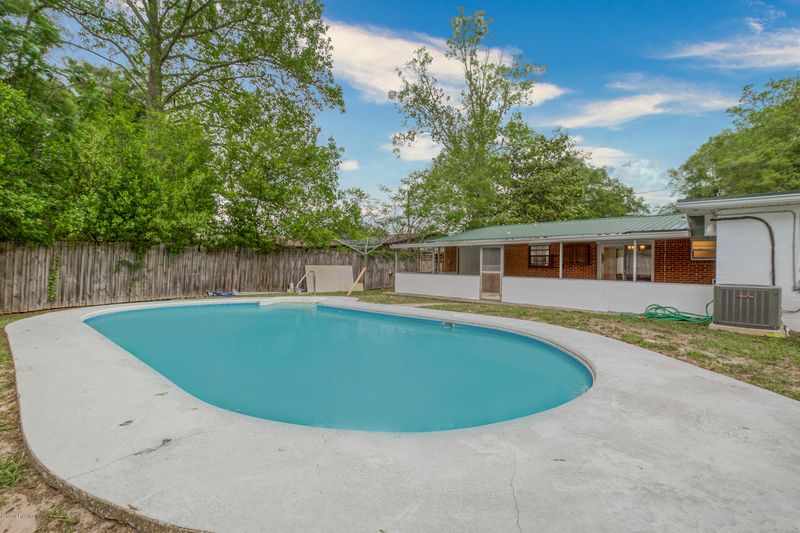 5950 Naughton Ln, Jacksonville, FL 32244