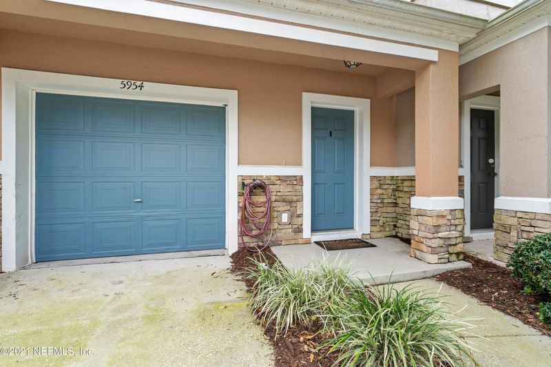 5954 Rocky Mt Dr, Jacksonville, FL 32258