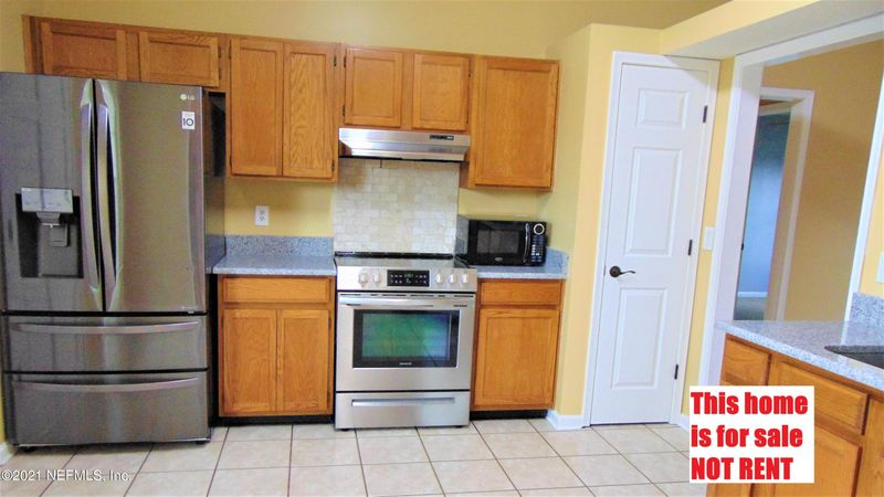 5957 Copper Creek Dr, Jacksonville, FL 32218