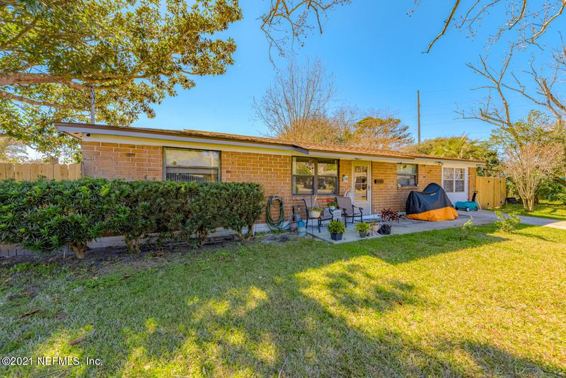 6 Millie Dr, Jacksonville Beach, FL 32250
