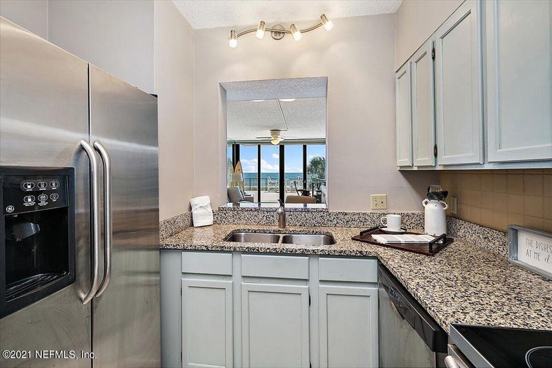 601 S 1st St #2D, Jacksonville Beach, FL 32250