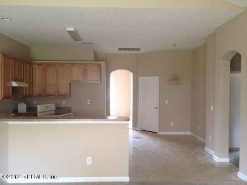 601 Summer Breeze Dr N, Jacksonville, FL 32218