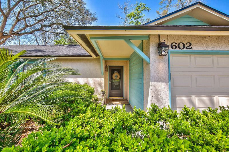 602 Rosebud Ln, Neptune Beach, FL 32266
